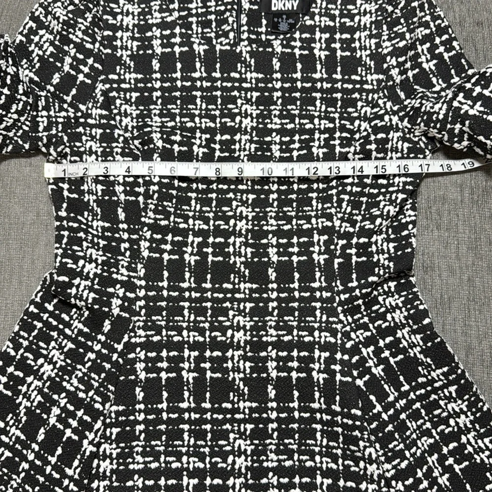 DKNY Black &‎ White Tweed Fit & Flare Knit Dress V-Neck Short Sleeve 10 Cocktail
